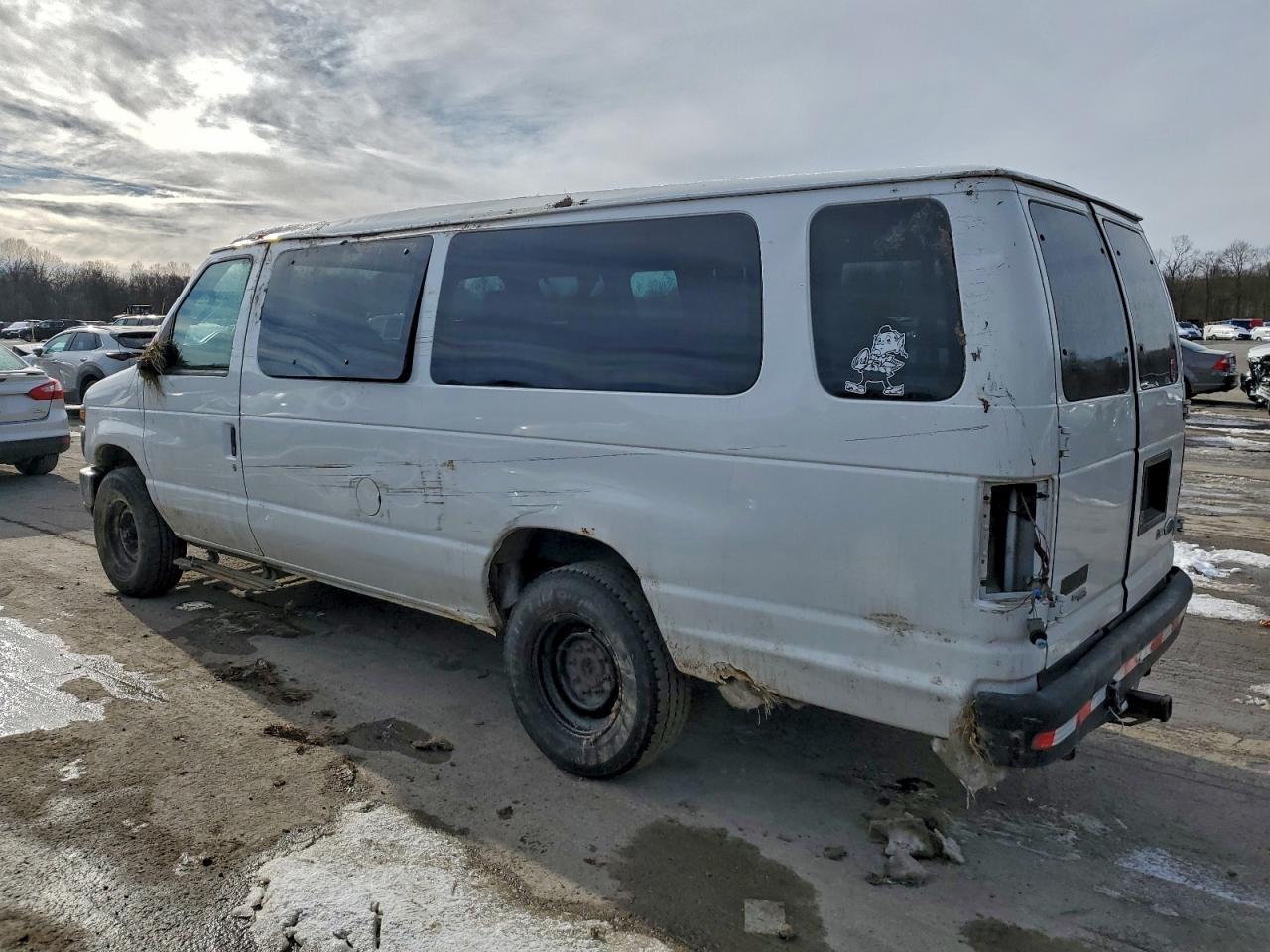 2011 Ford Econoline E350 Super Duty Wagon - Фото 2