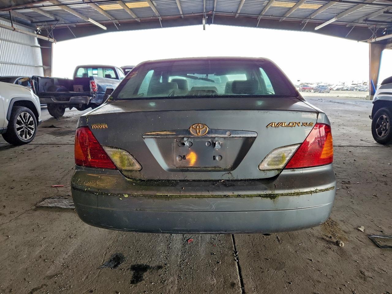 2001 Toyota Avalon - Image 6