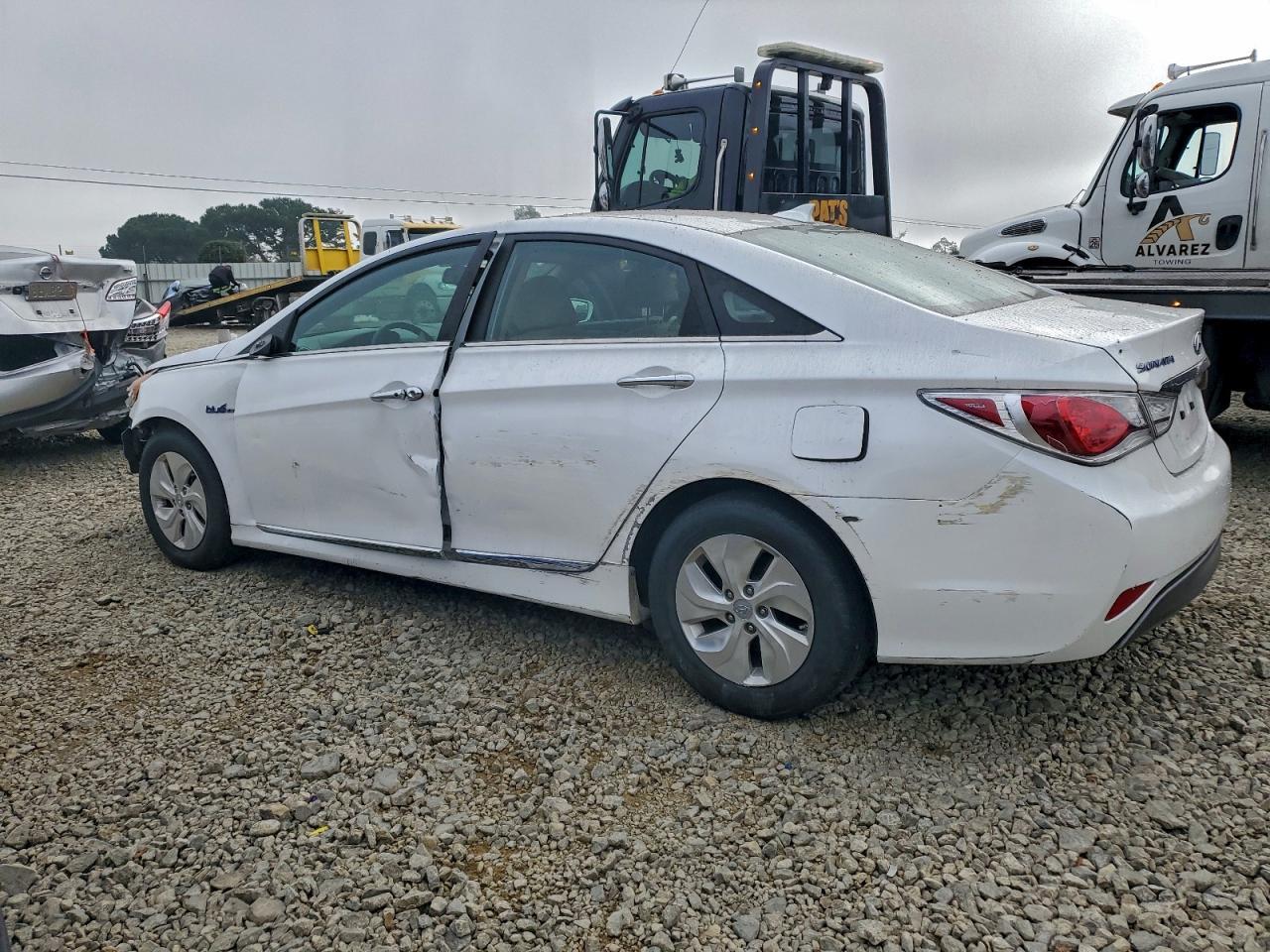 2015 Hyundai Sonata Hybrid - Image 2