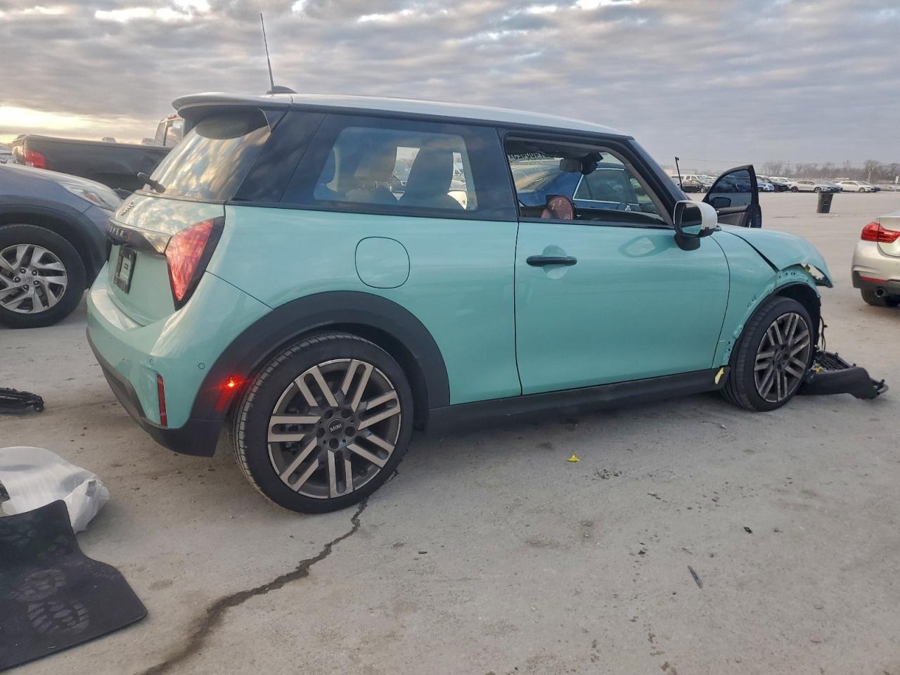 2025 Mini Cooper S - Фото 3