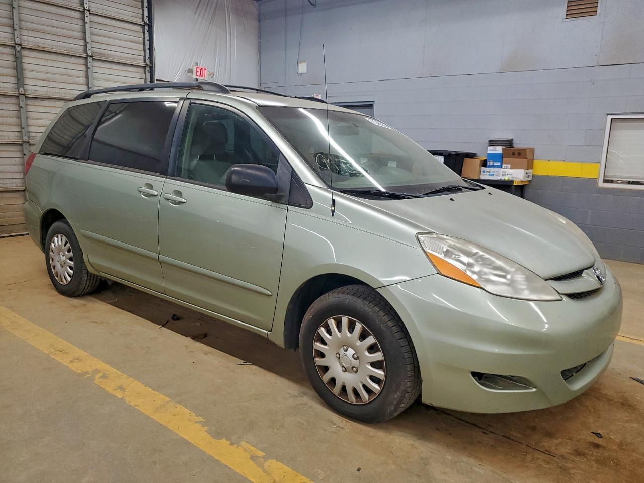 2010 Toyota Sienna Ce - Фото 4