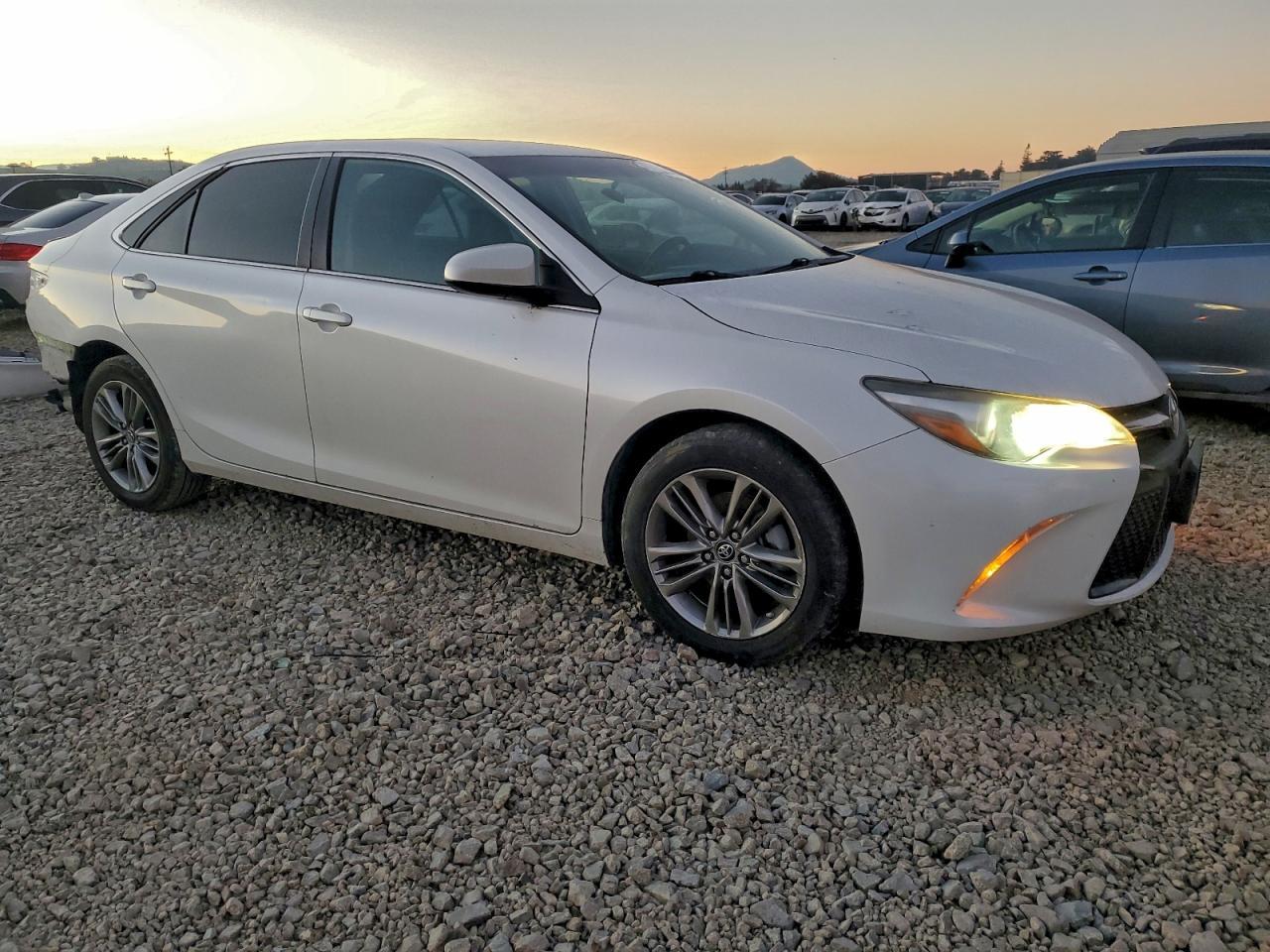 2017 Toyota Camry Le - Фото 4