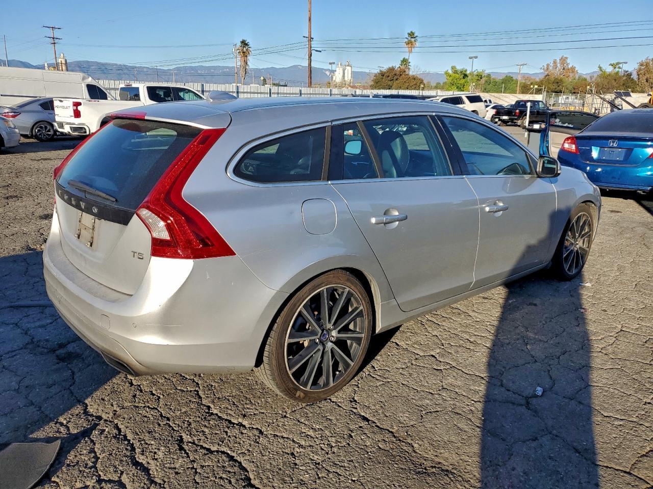 2016 Volvo V60 T5 Premier - Image 3