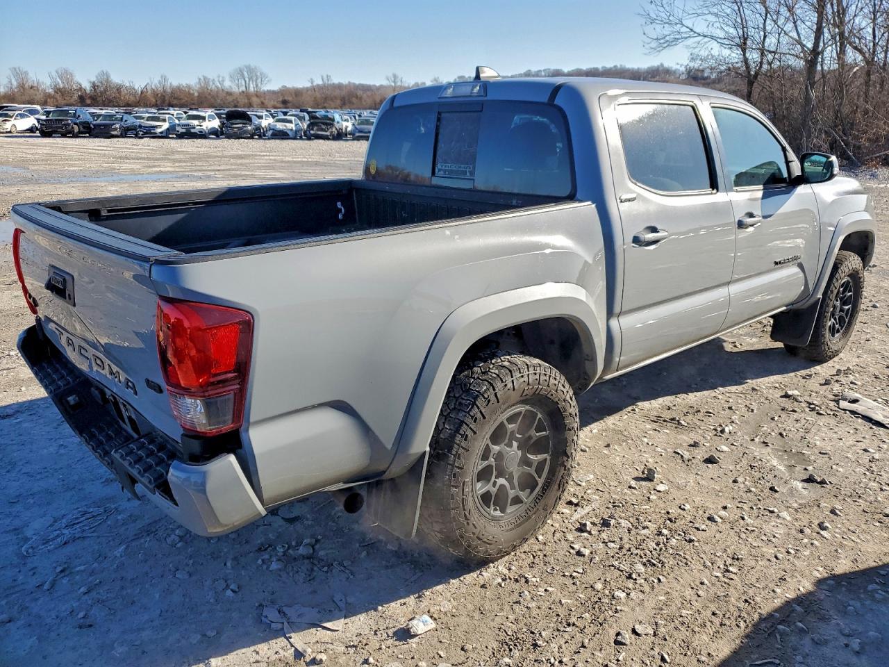 2020 Toyota Tacoma Double Cab - Фото 3