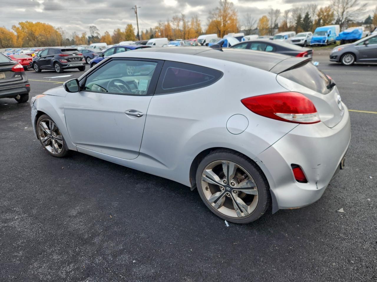 2016 Hyundai Veloster - Фото 2