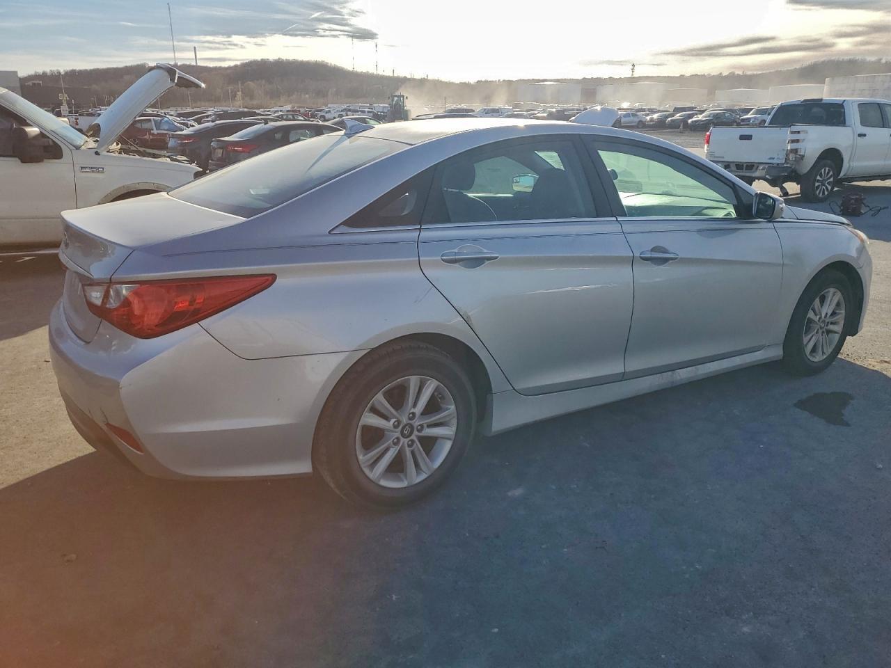 2014 Hyundai Sonata Gls - Image 3