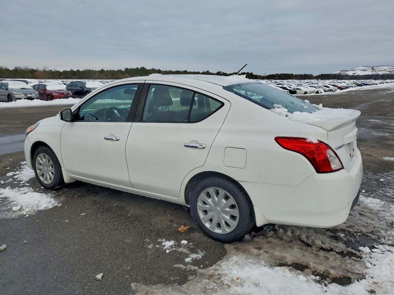 2017 Nissan Versa - Фото 2