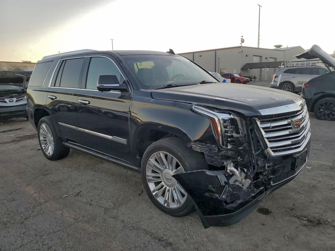 2016 Cadillac Escalade Platinum - Фото 4