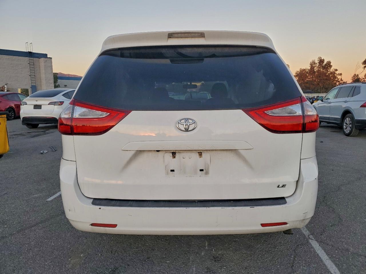 2015 Toyota Sienna Le - Фото 6