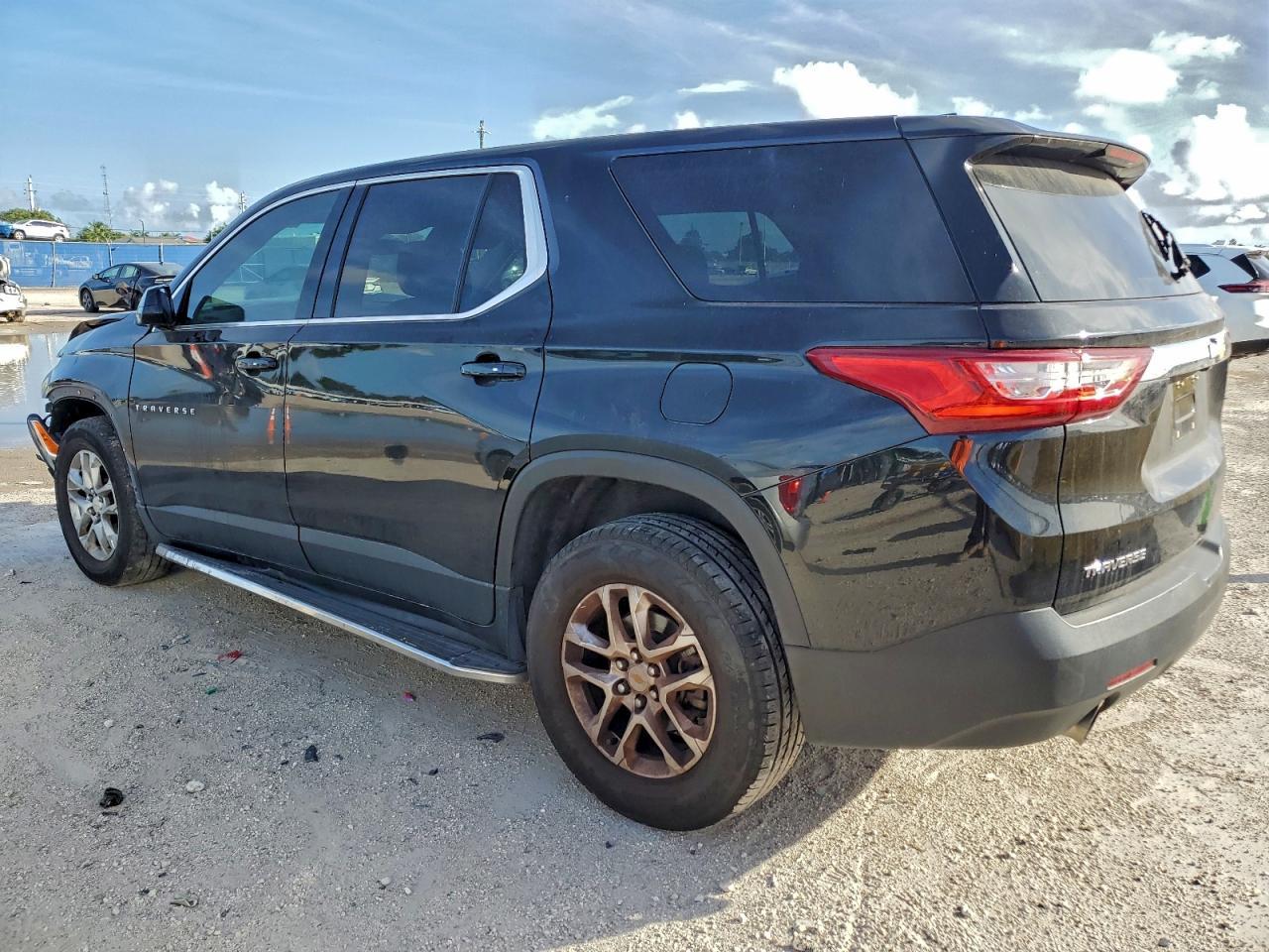 2020 Chevrolet Traverse Ls - Image 2