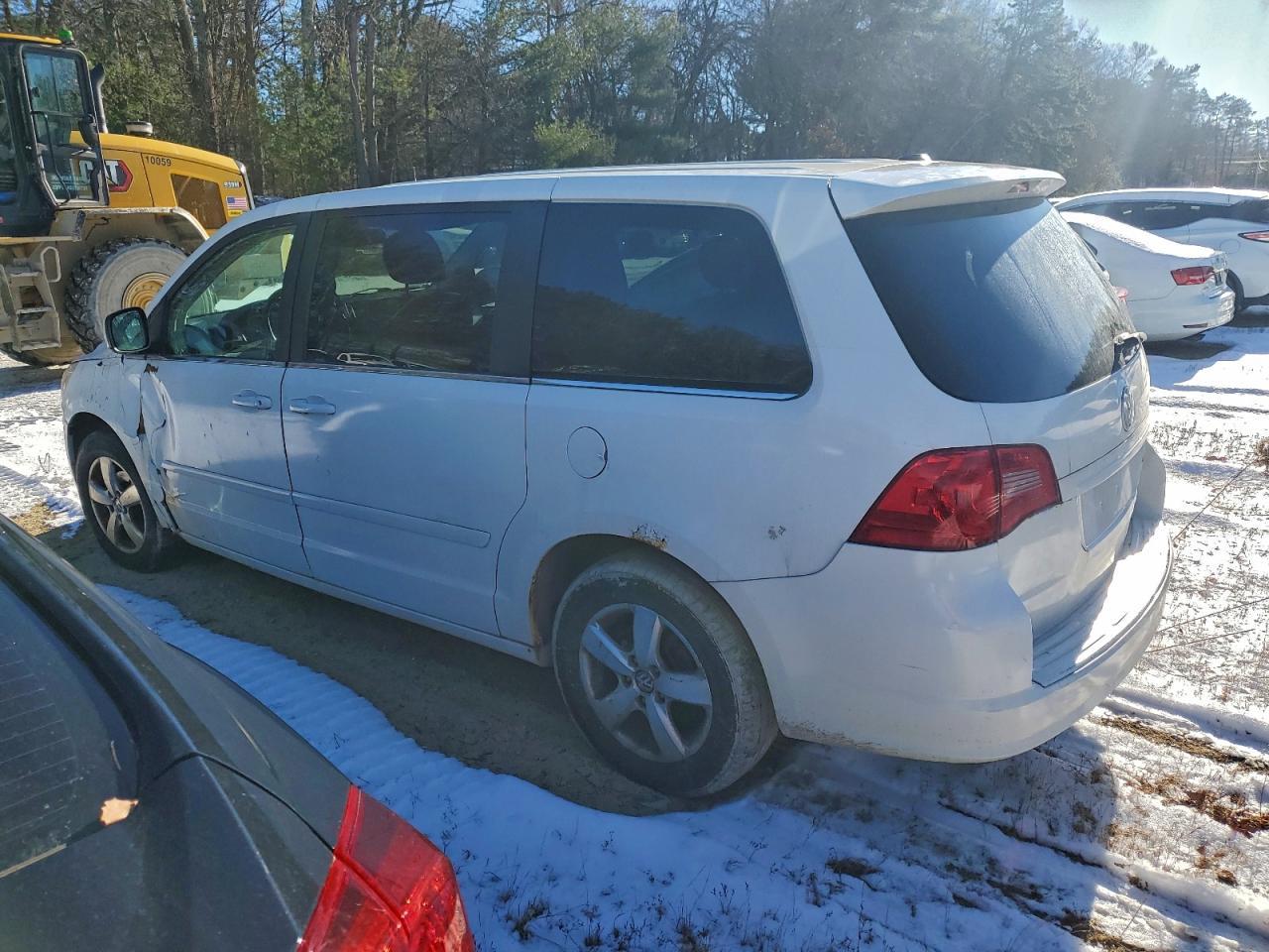 2010 Volkswagen Routan Se - Image 2