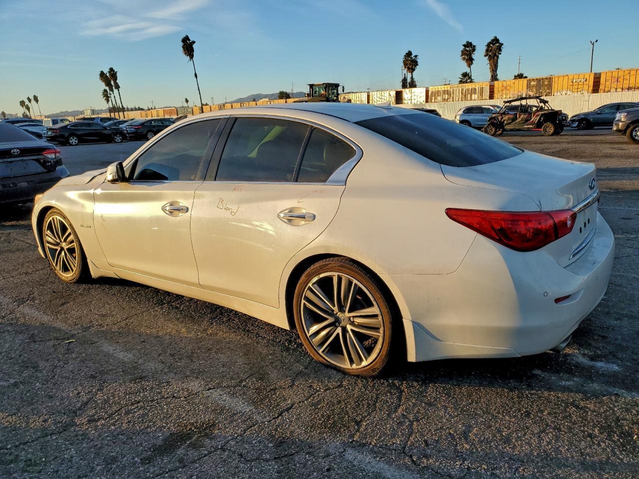 2016 Infiniti Q50 Hybrid - Фото 2