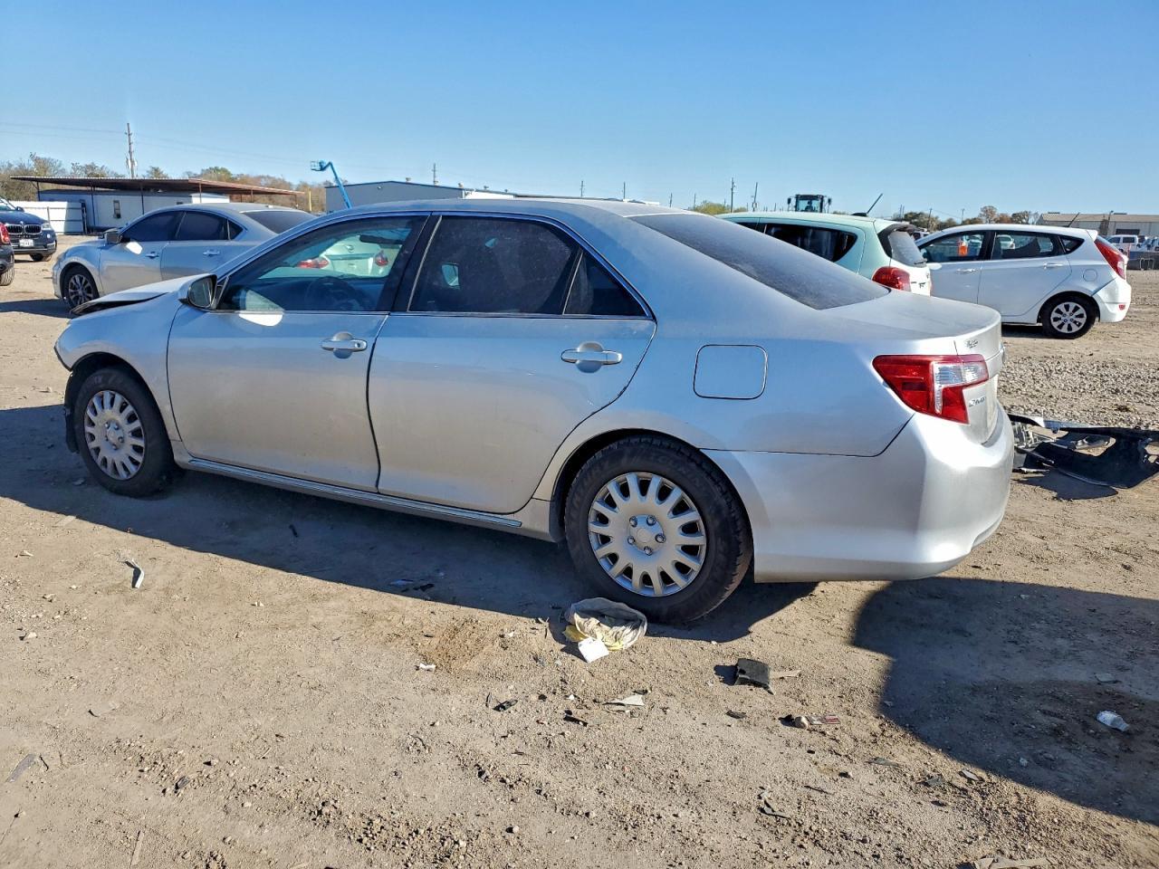 2014 Toyota Camry L - Фото 2