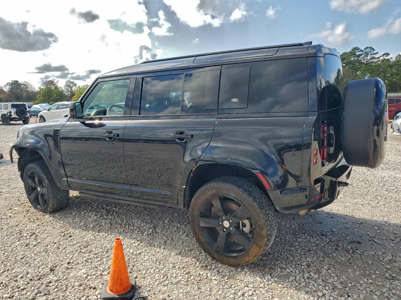 2024 Land Rover Defender 110 X-Dynamic Se - Фото 2