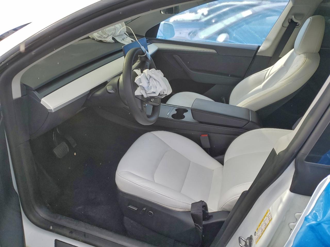 2025 Tesla Model Y - Фото 7