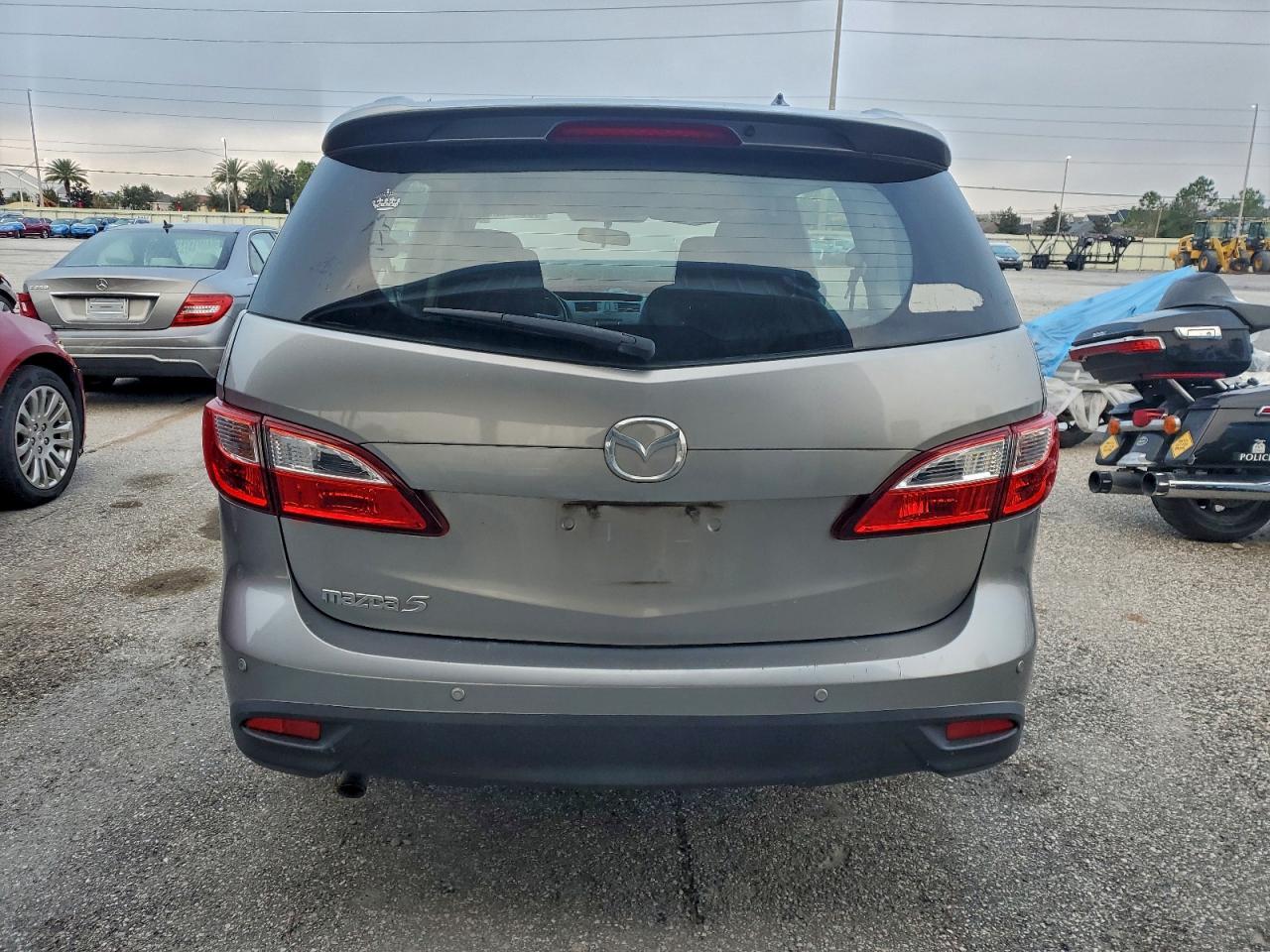 2013 Mazda 5 - Image 6