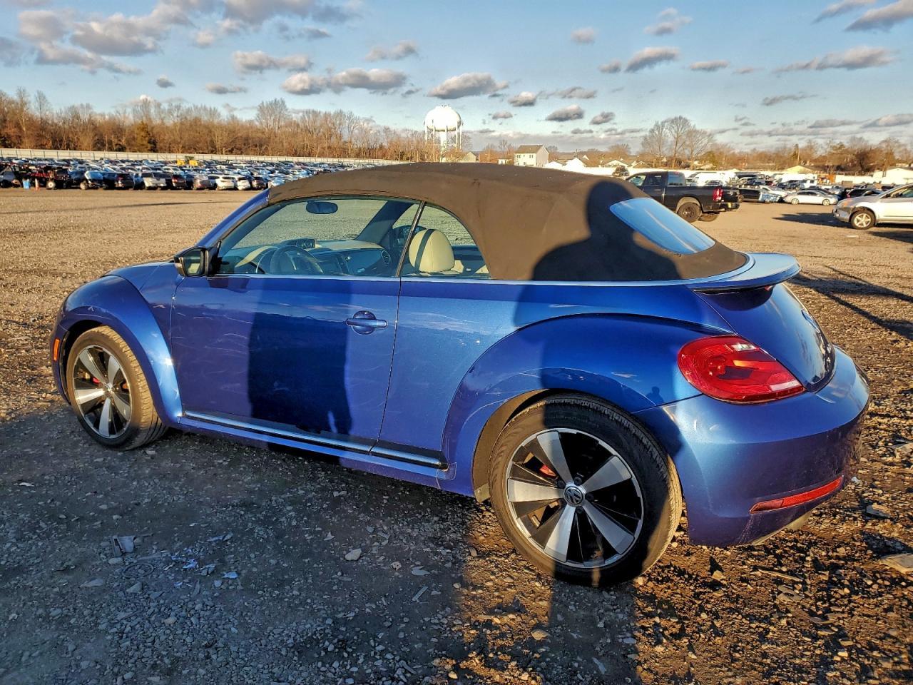 2013 Volkswagen Beetle Turbo - Фото 2