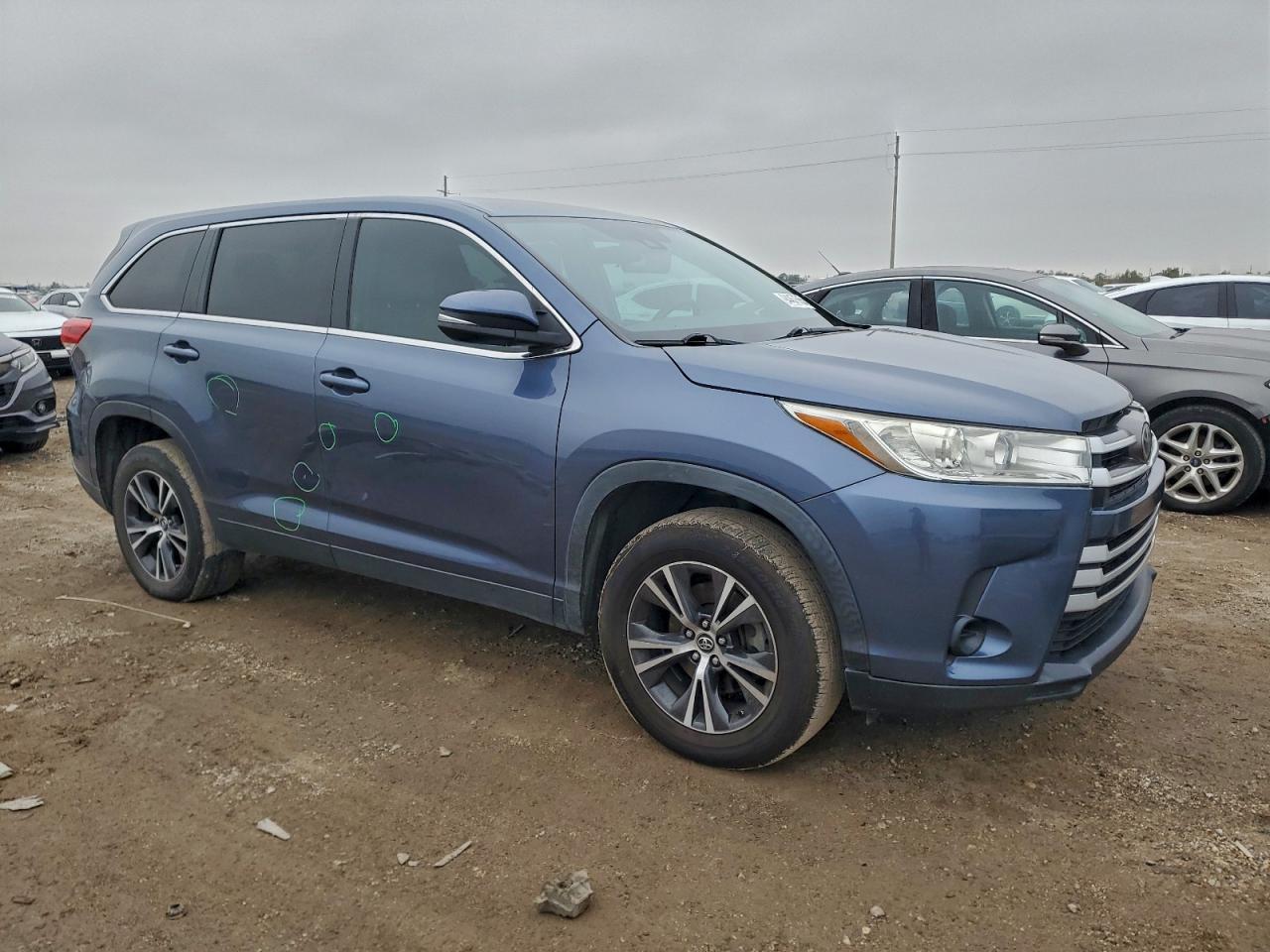 2019 Toyota Highlander Le - Фото 4