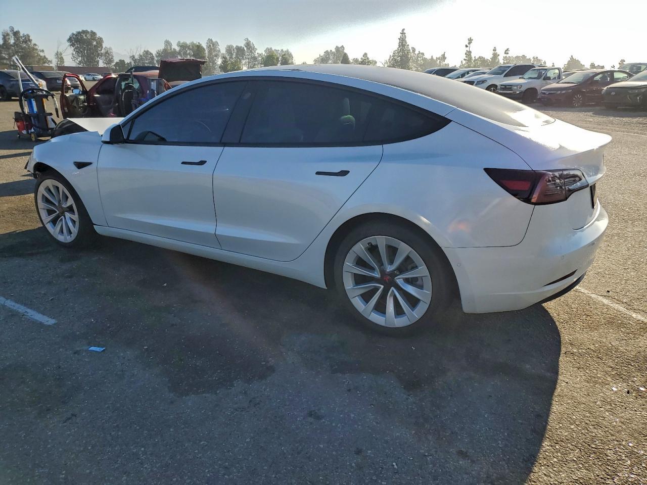 2022 Tesla Model 3 - Фото 2
