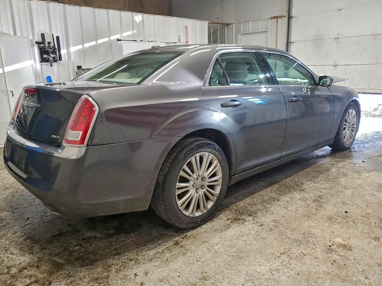 2014 Chrysler 300 - Фото 3
