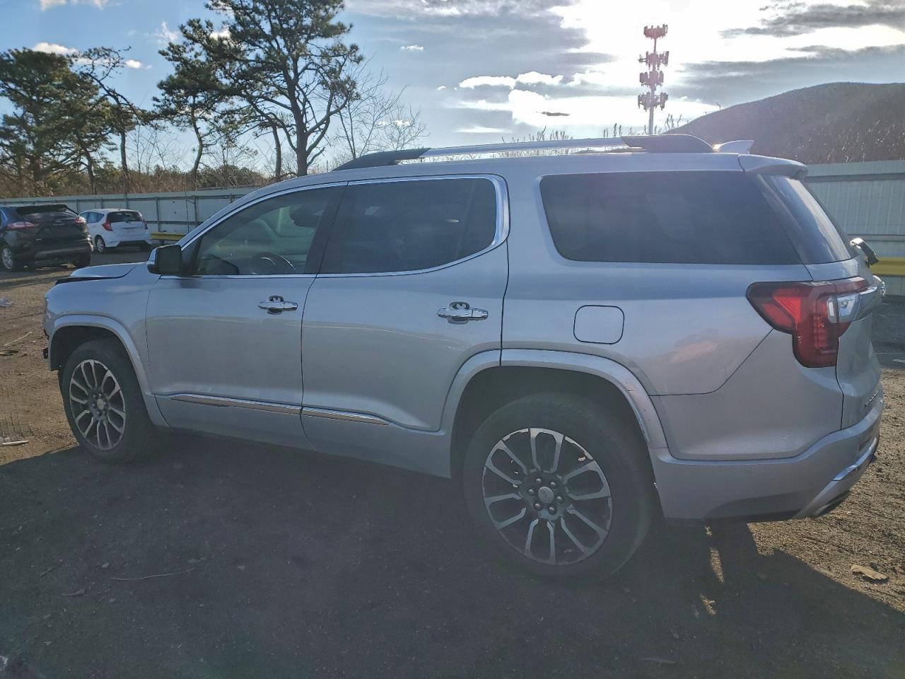 2020 GMC Acadia Denali - Фото 2