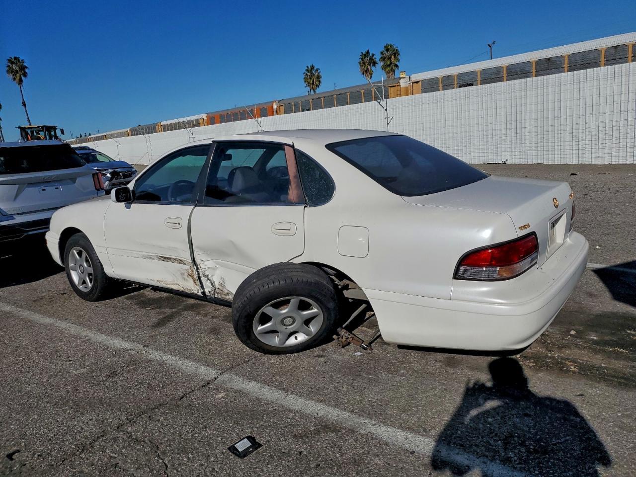 1997 Toyota Avalon - Фото 2