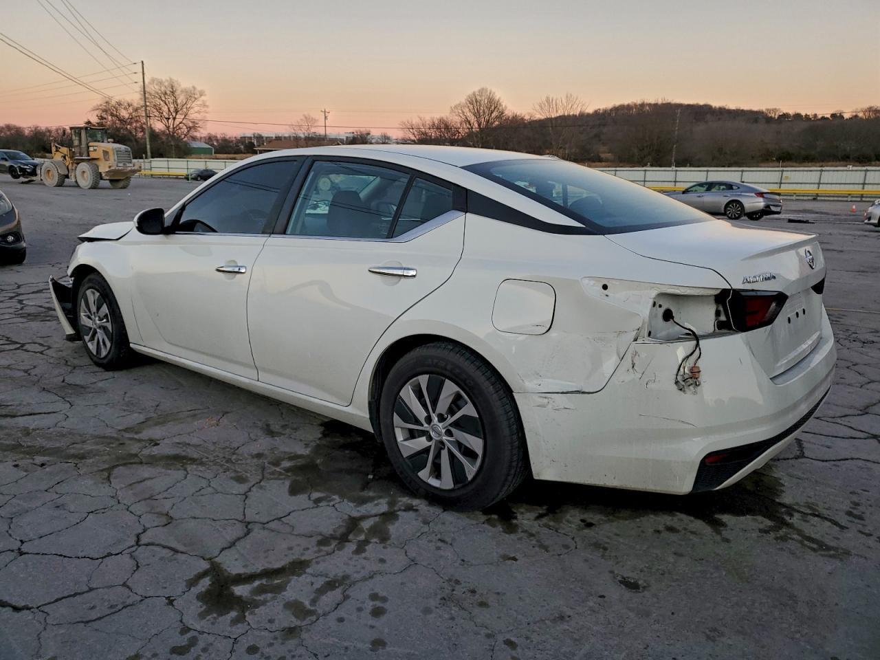 2022 Nissan Altima S - Фото 2