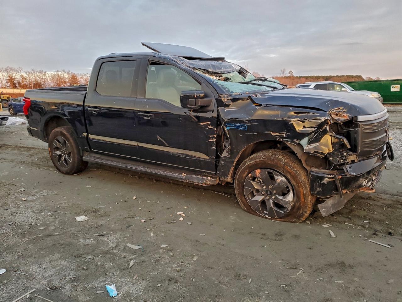 2024 Ford F150 Lightning Lariat - Image 4