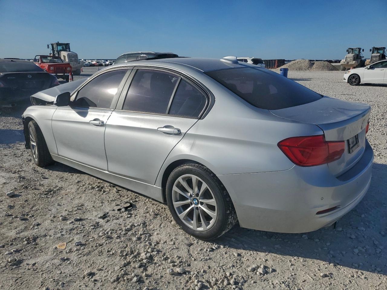 2017 BMW 320 I - Фото 2
