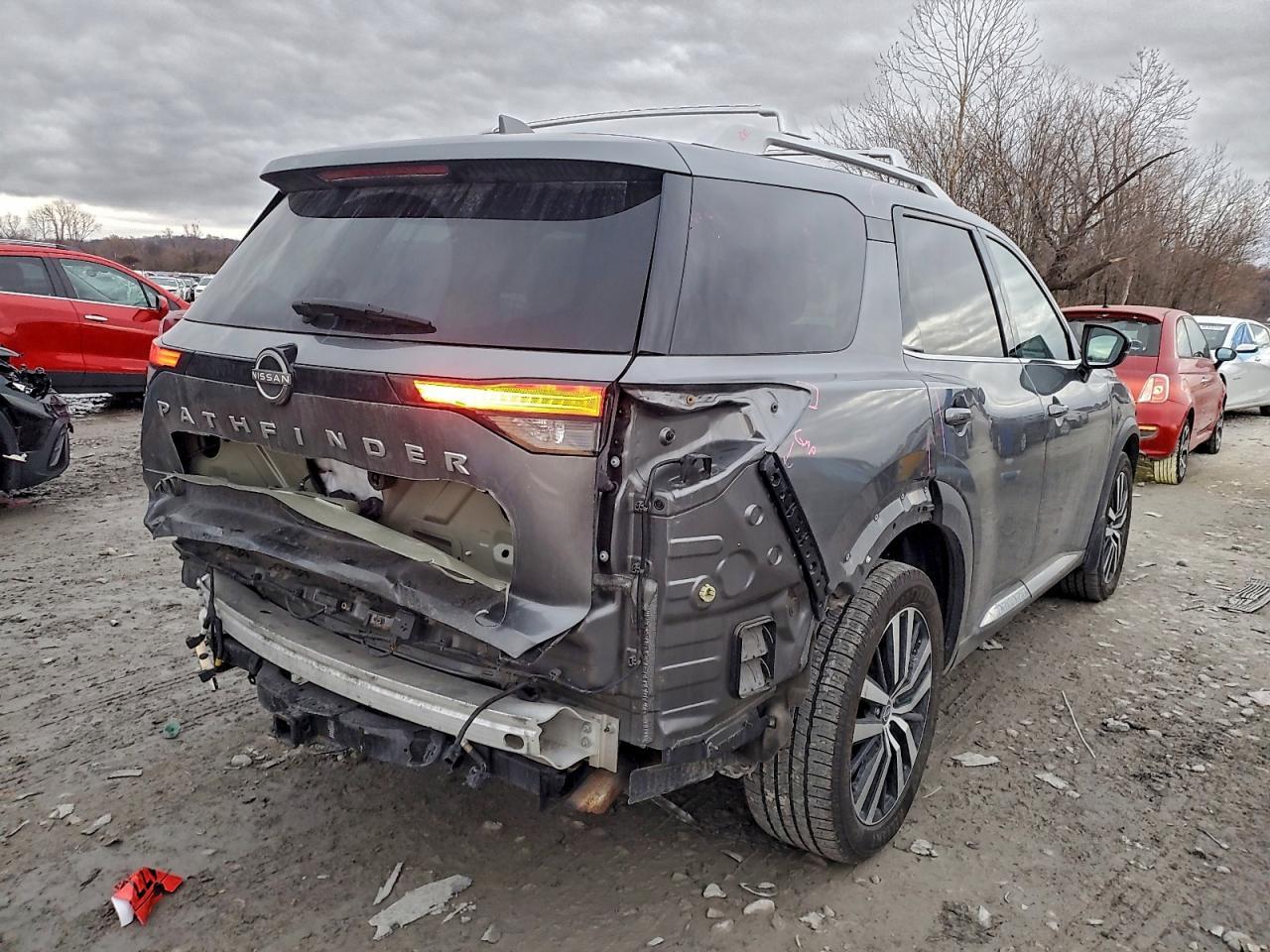 2023 Nissan Pathfinder Platinum - Фото 3