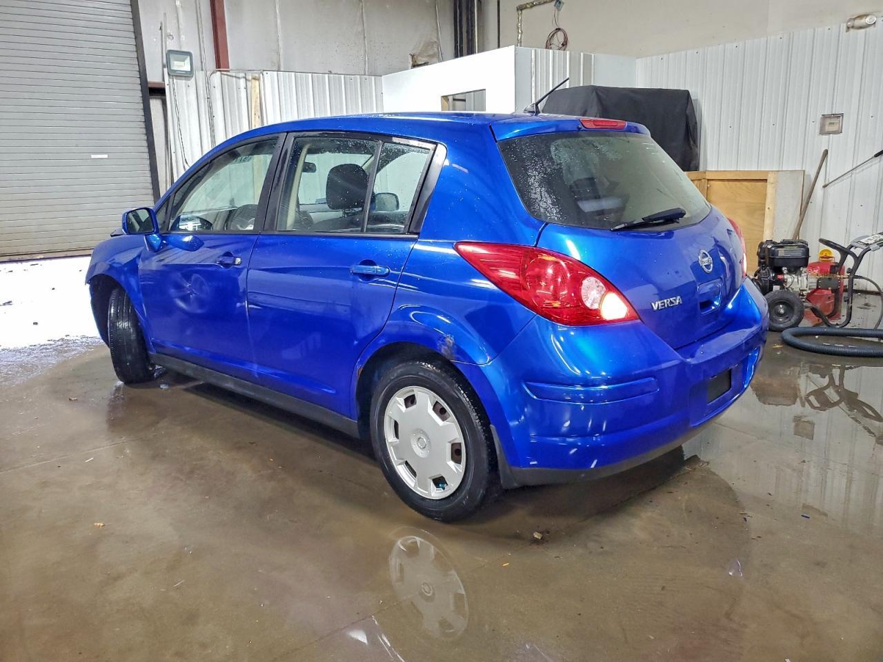 2009 Nissan Versa 1.8 S - Фото 2