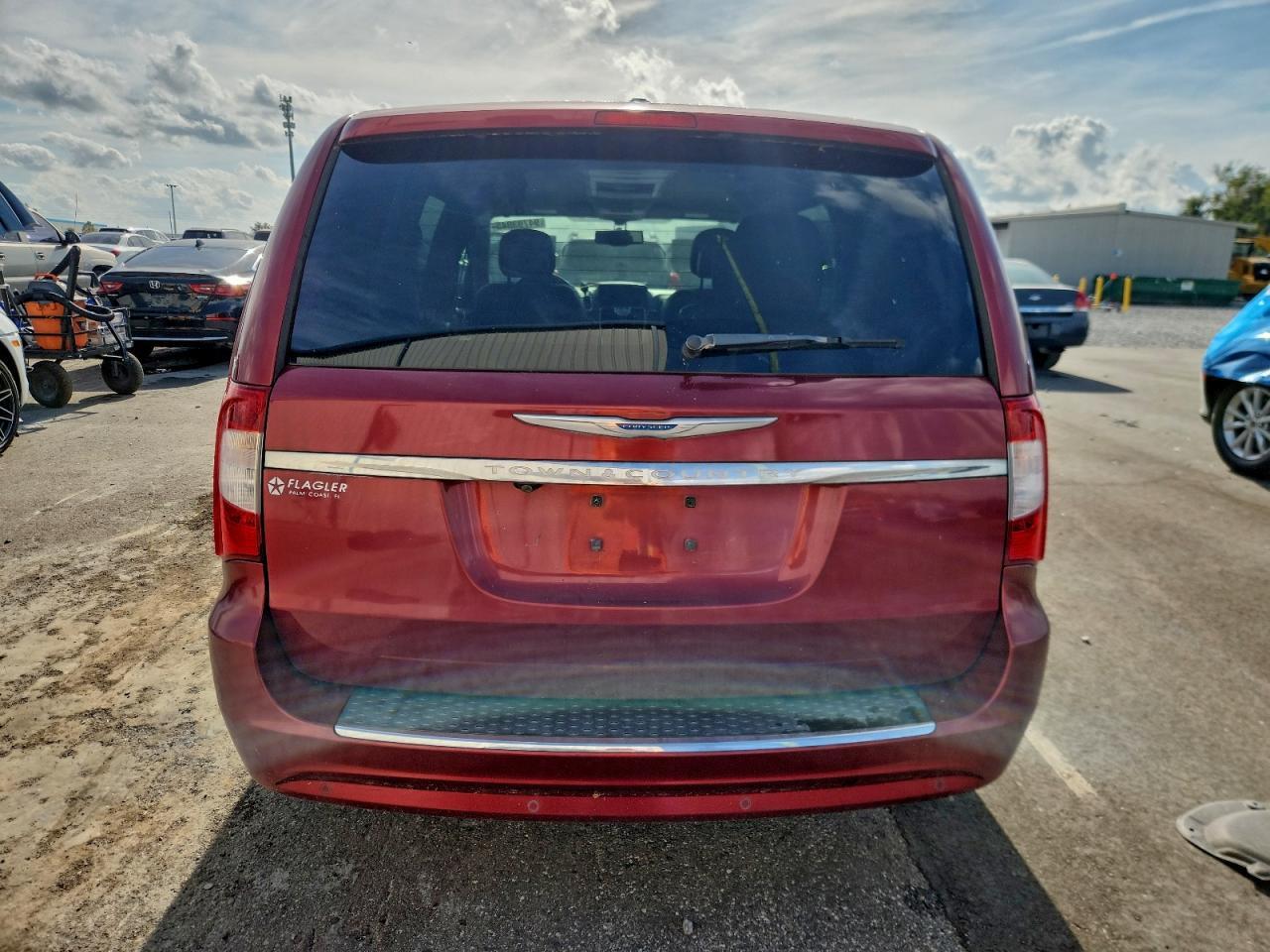 2013 Chrysler Town And C - Фото 6