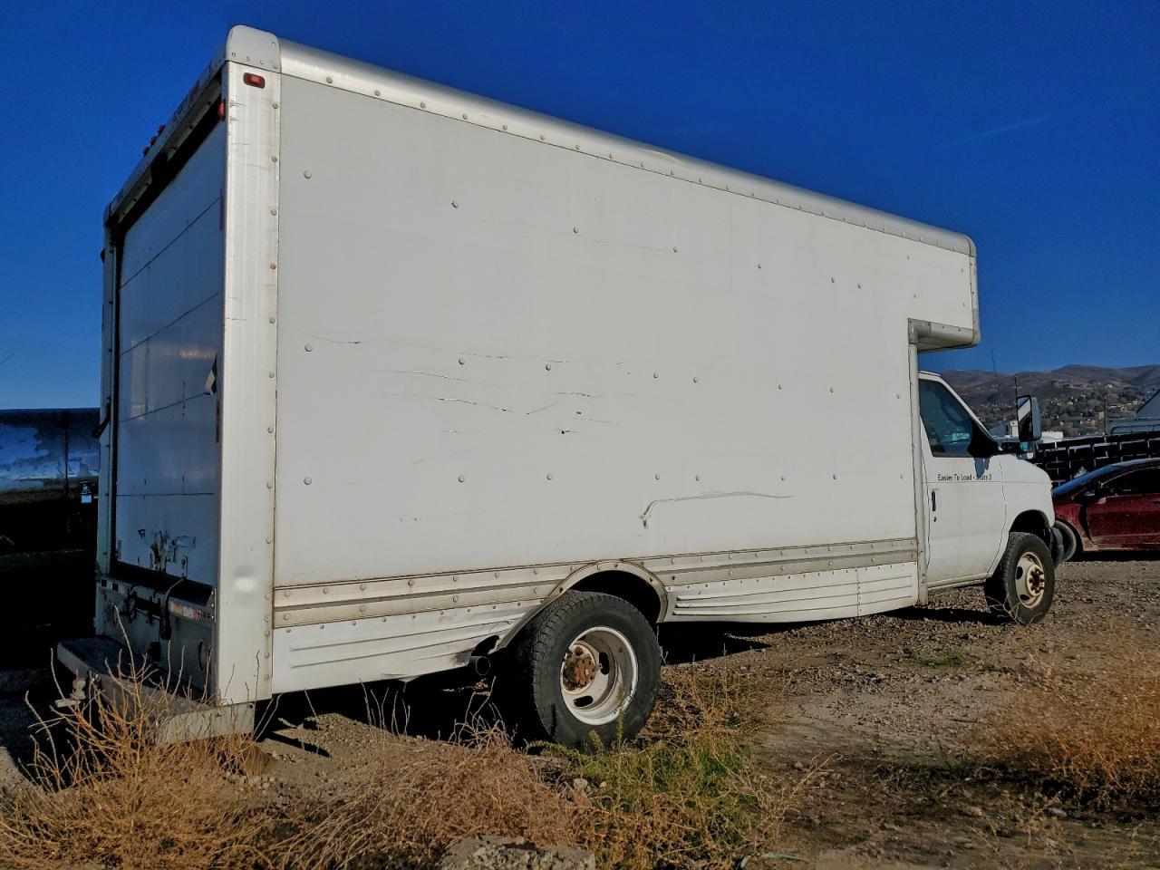 2006 Ford Econoline E450 Super Duty Cutaway Van - Image 3