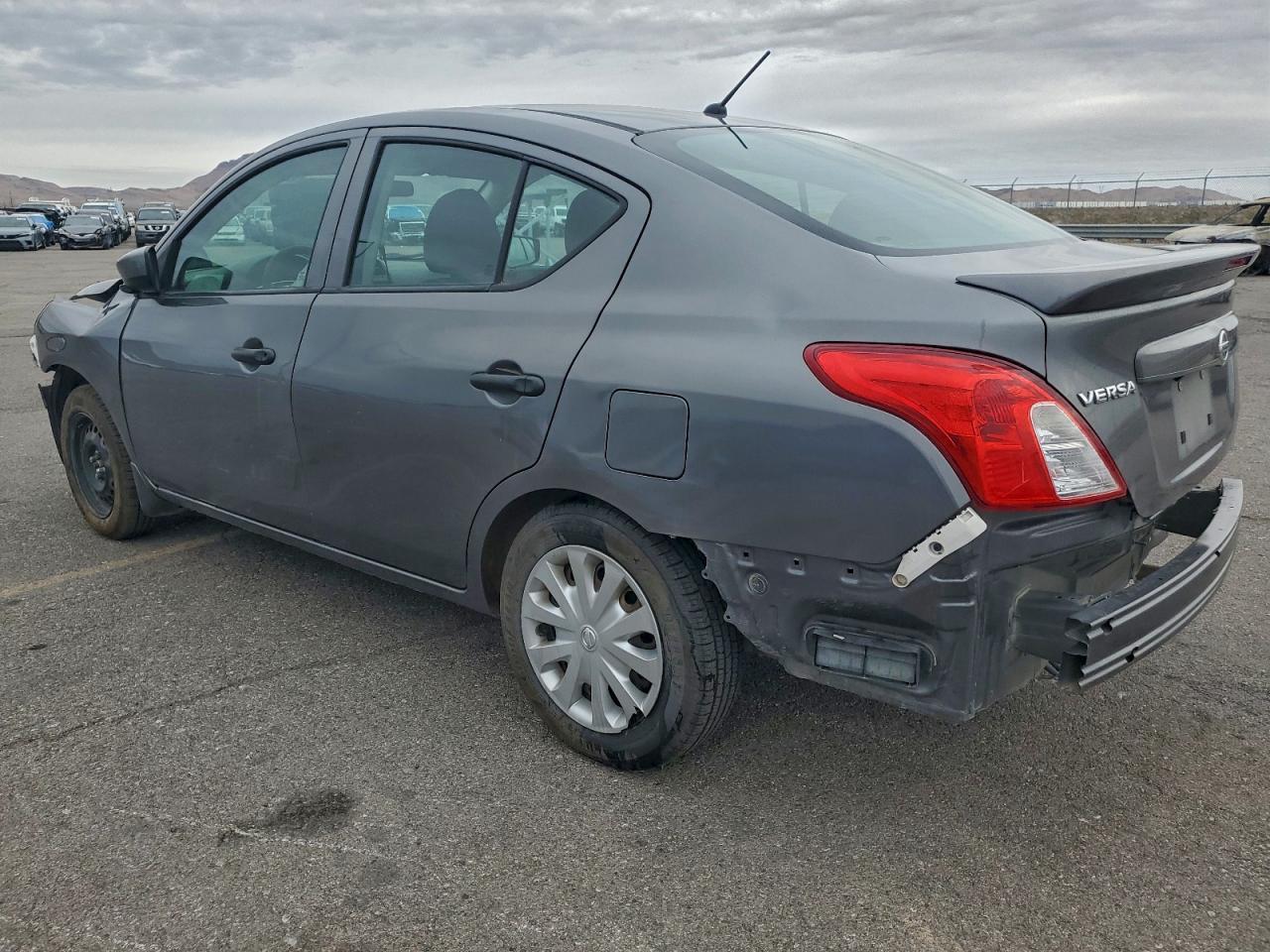 2018 Nissan Versa S - Фото 2