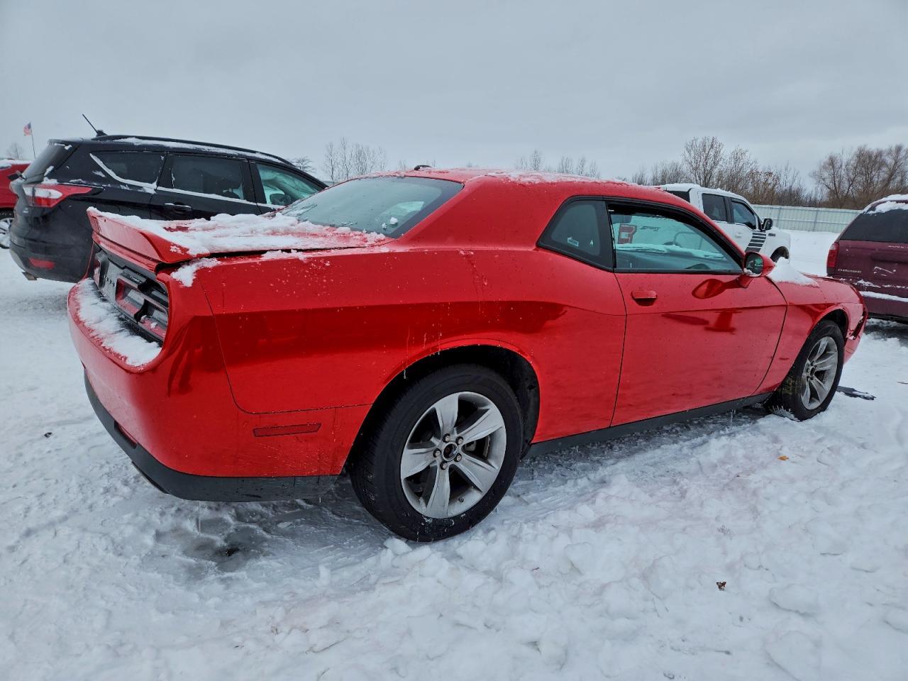 2022 Dodge Challenger Sxt - Фото 3