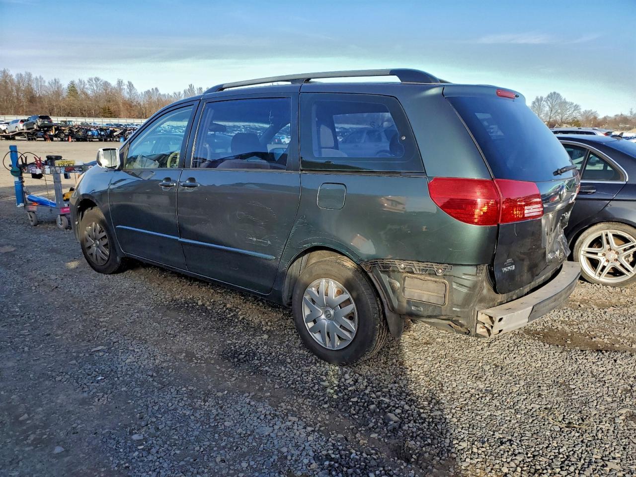 2004 Toyota Sienna Ce - Фото 2