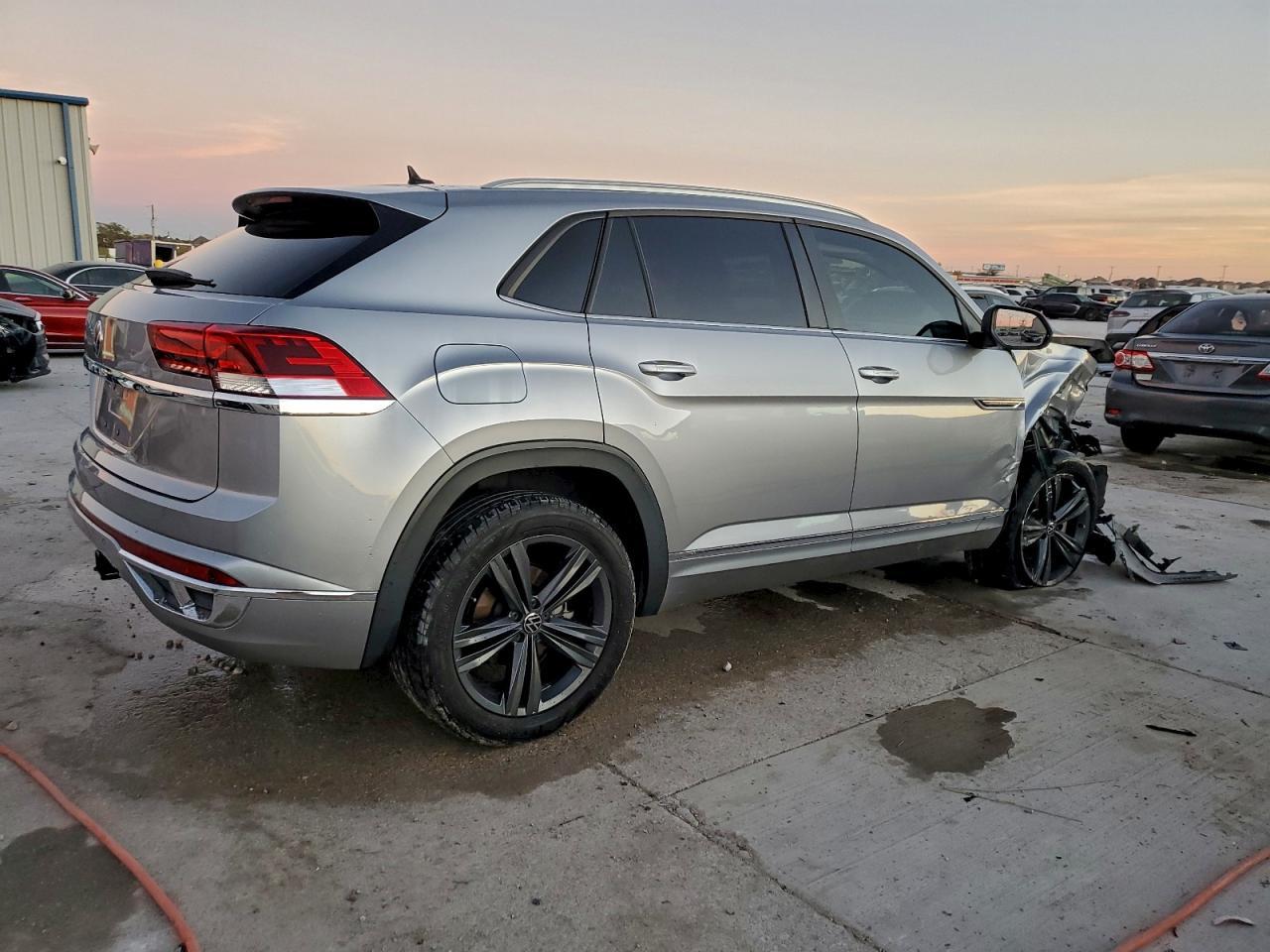 2020 Volkswagen Atlas Cross Sport Se - Фото 3