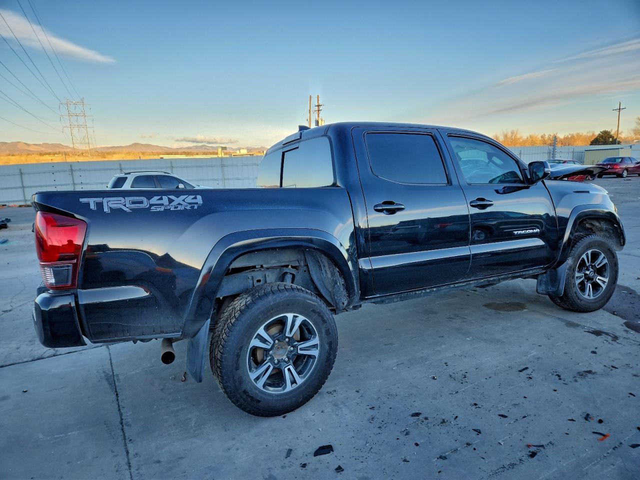 2018 Toyota Tacoma Double Cab - Фото 3