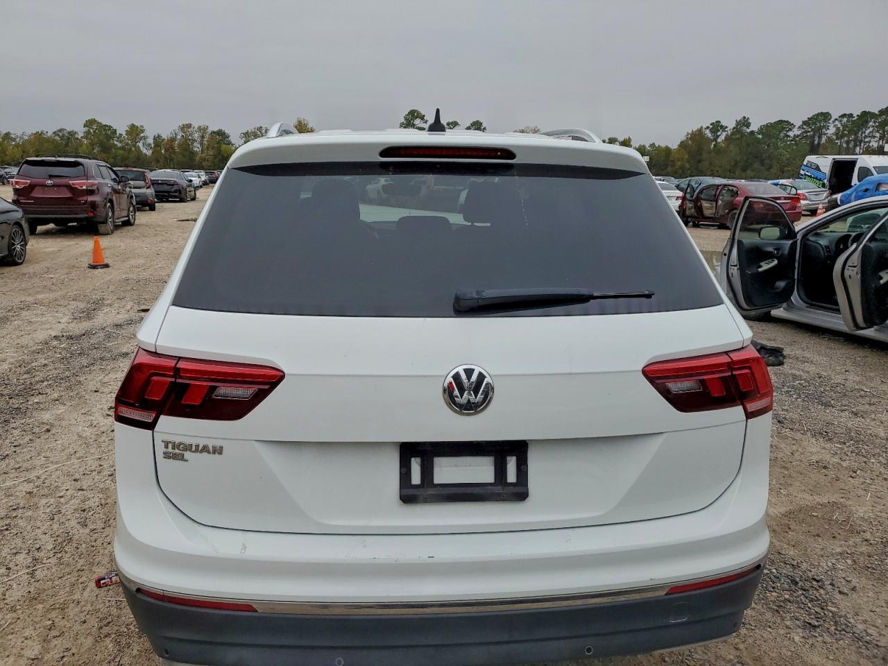 2021 Volkswagen Tiguan Se - Фото 6
