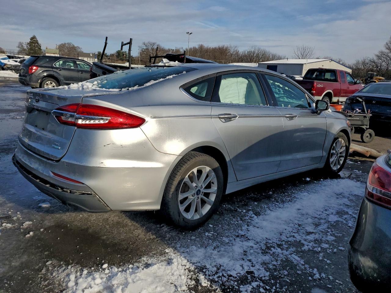 2020 Ford Fusion Se - Фото 3