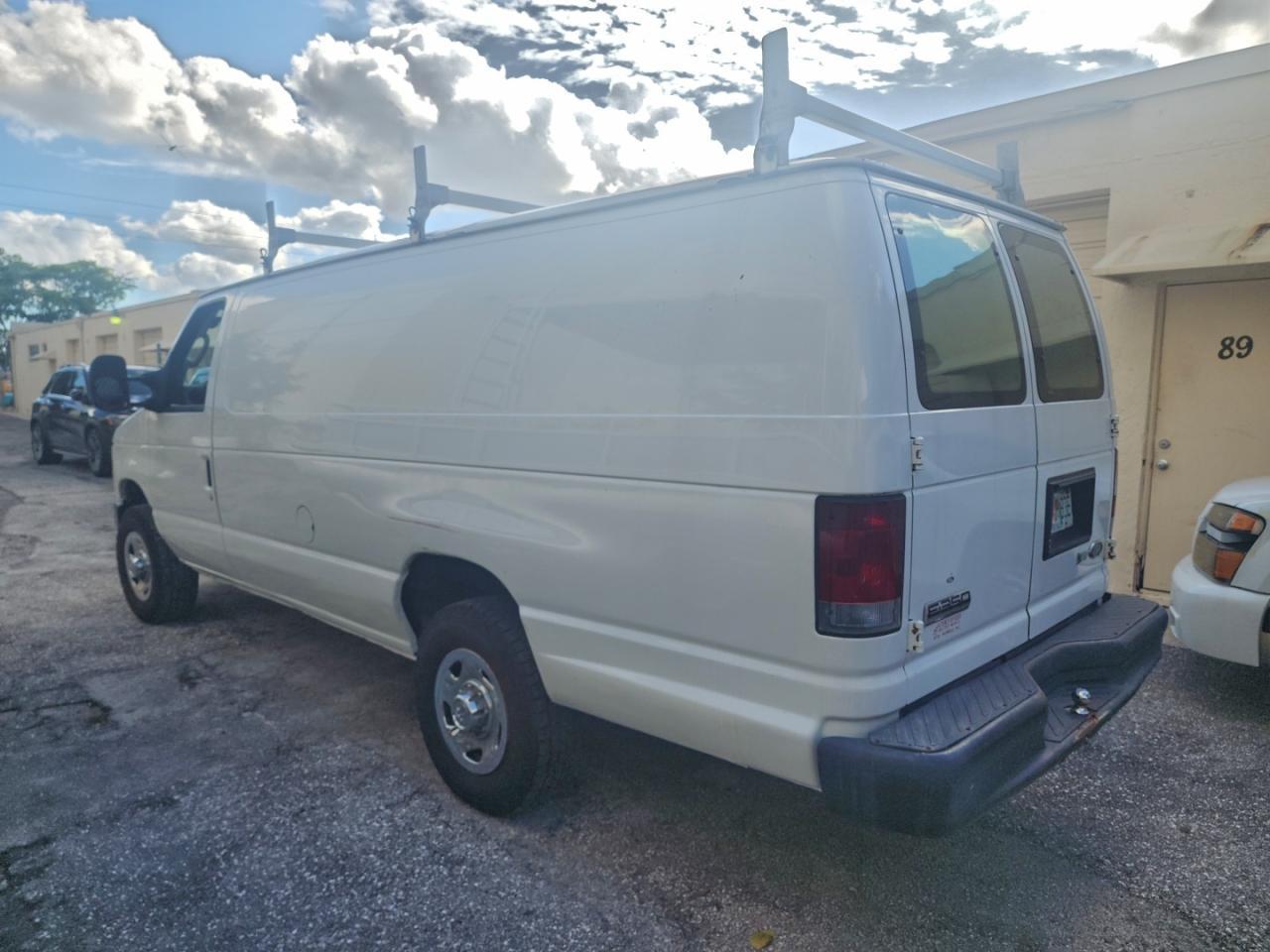 2009 Ford Econoline E350 Super Duty Van - Image 3