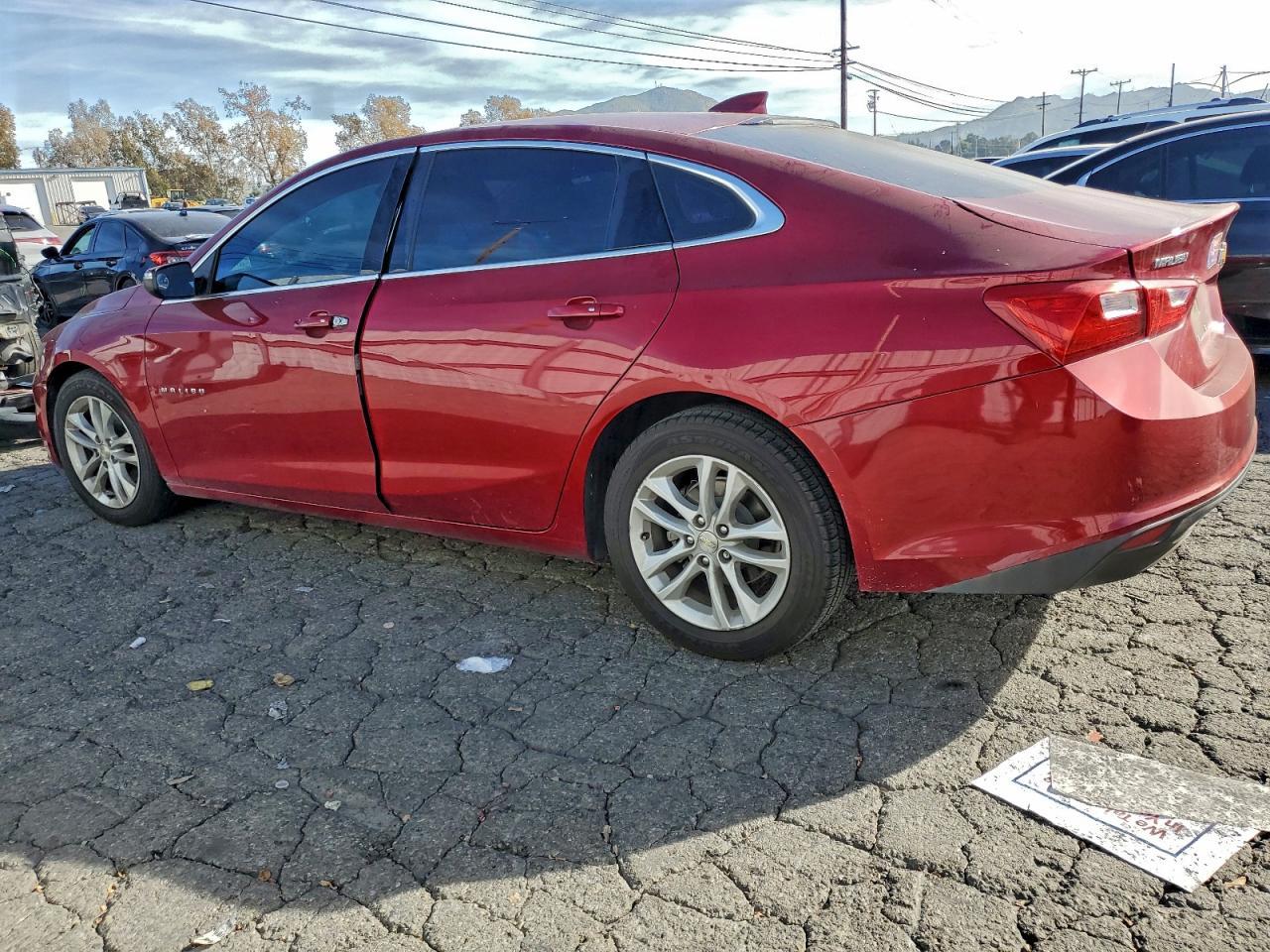 2018 Chevrolet Malibu Lt - Image 2