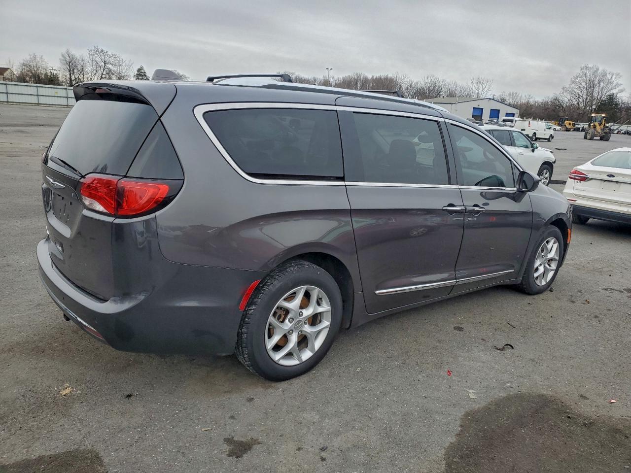 2017 Chrysler Pacifica Touring L Plus - Image 3