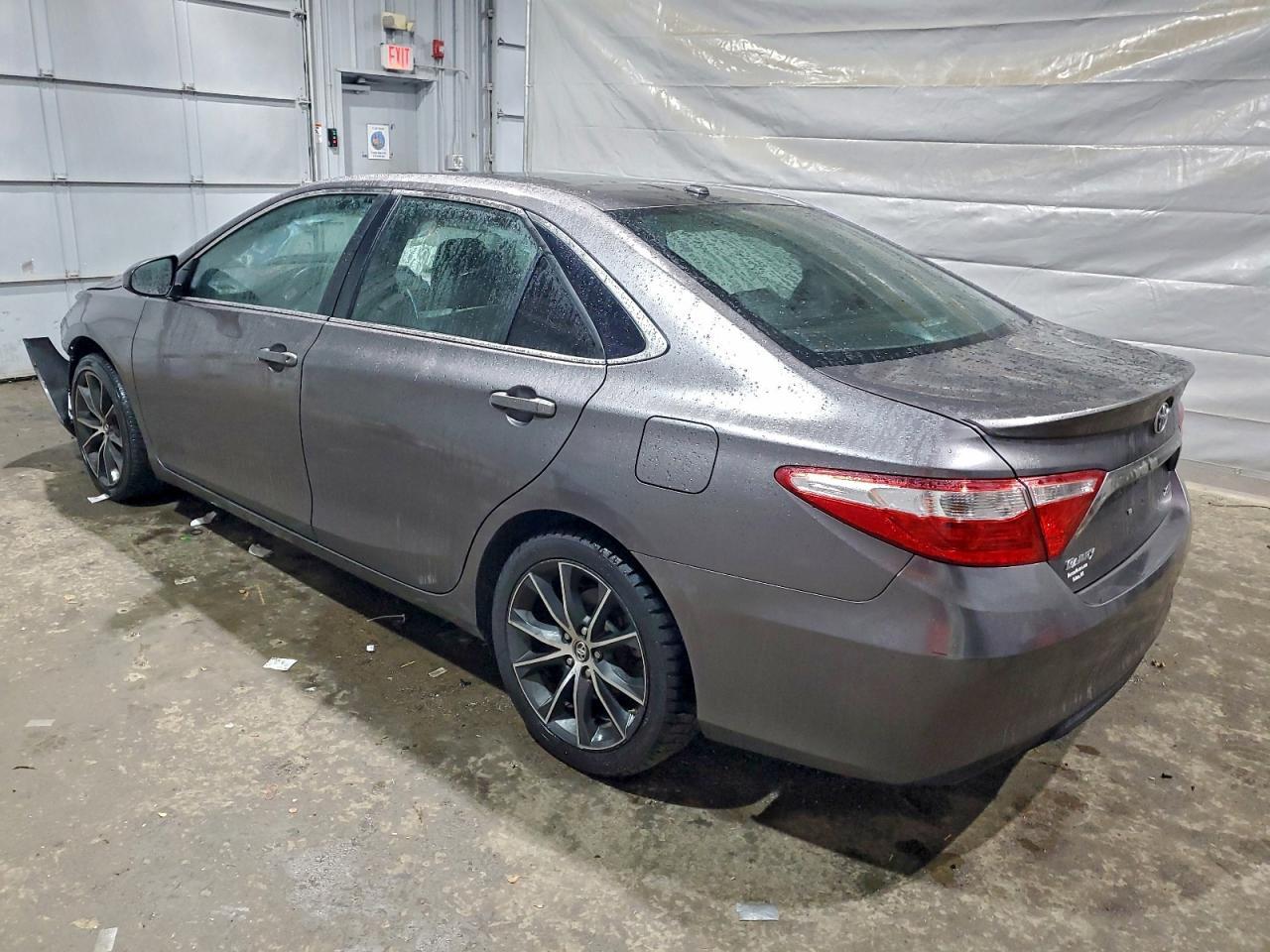2015 Toyota Camry Le - Image 2