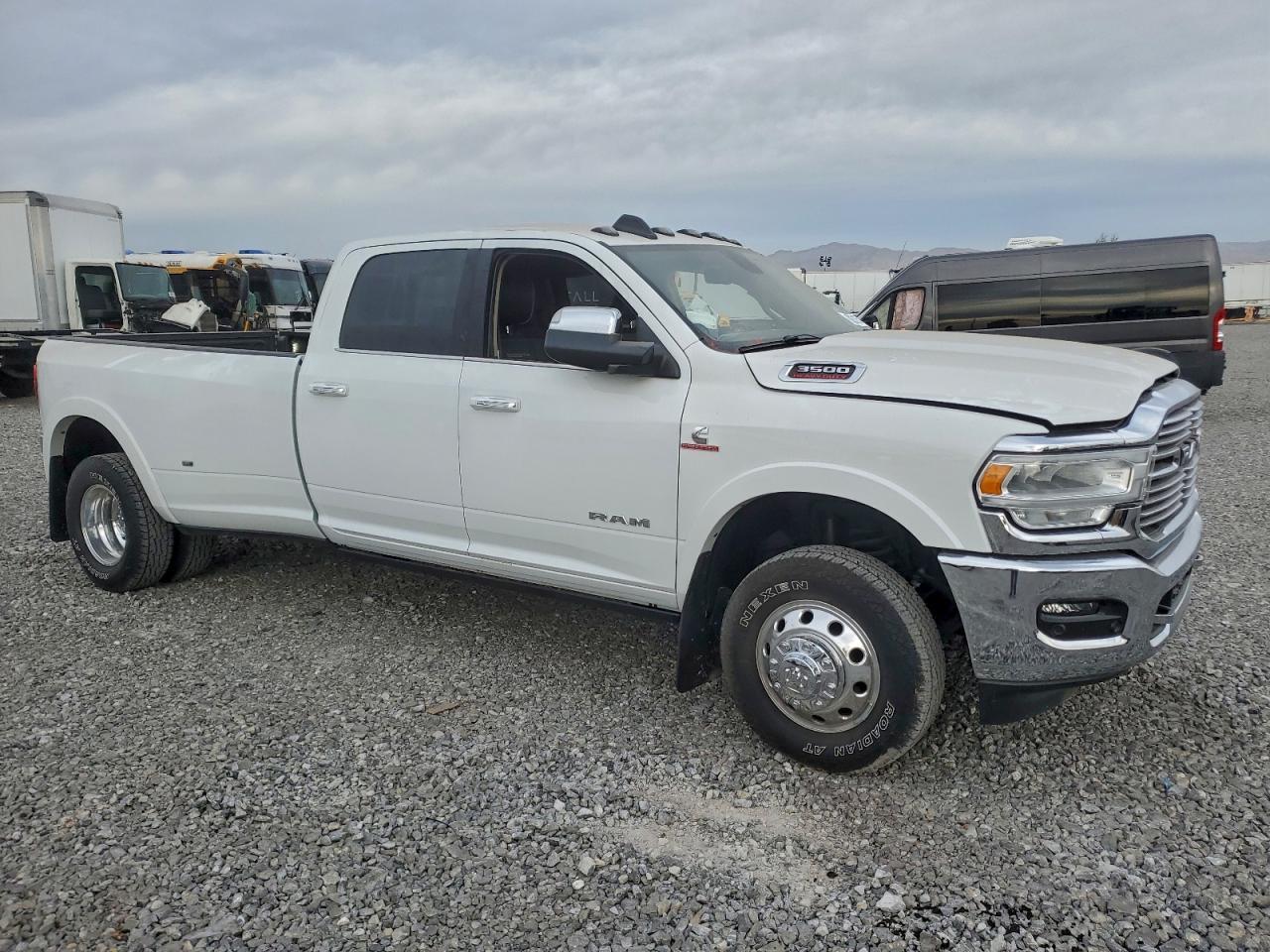 2022 Ram 3500 Laramie - Фото 4