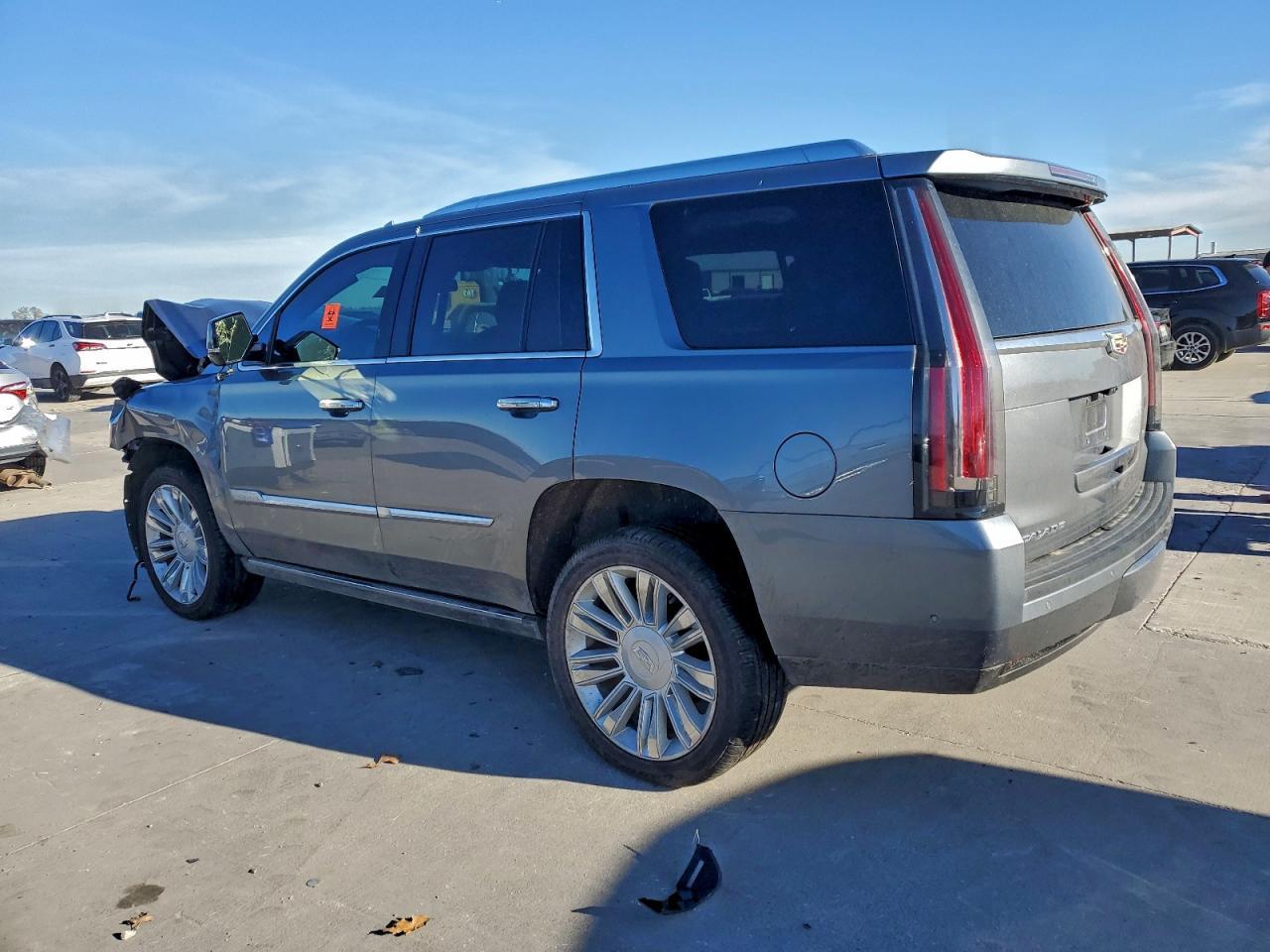 2020 Cadillac Escalade Platinum - Фото 2