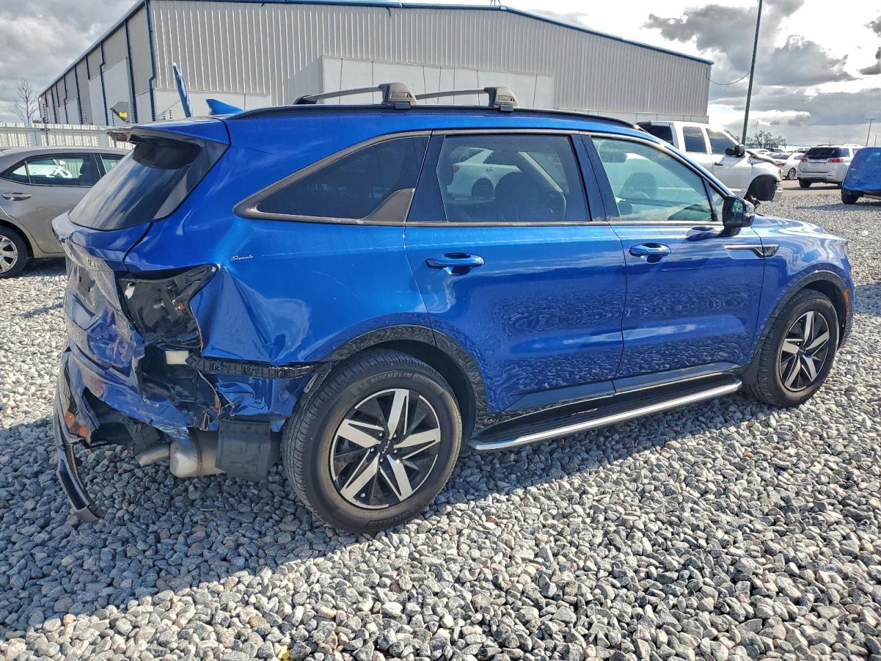 2023 Kia Sorento S - Фото 3