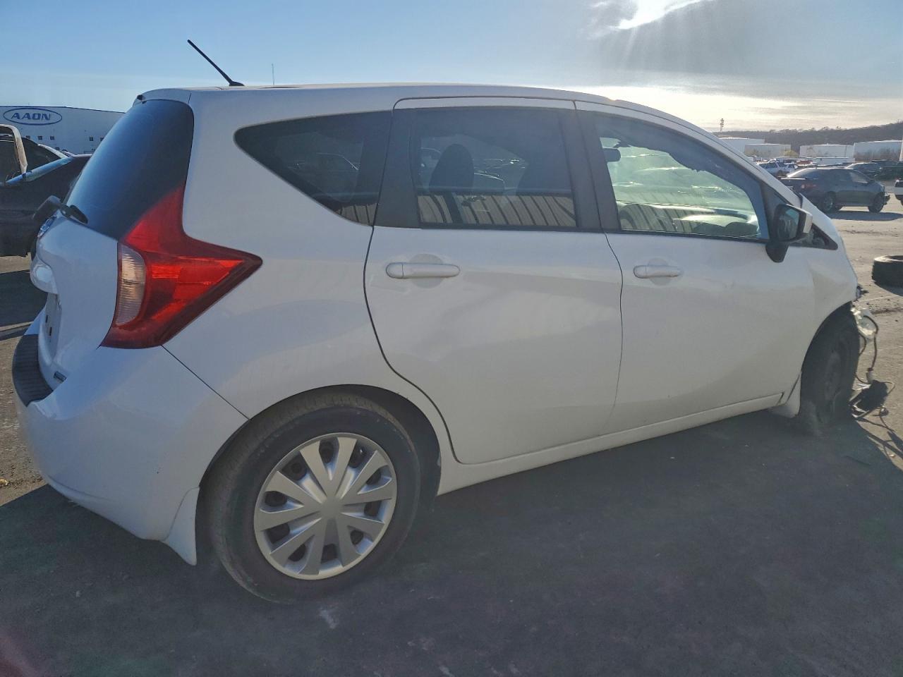 2015 Nissan Versa Note S - Фото 3