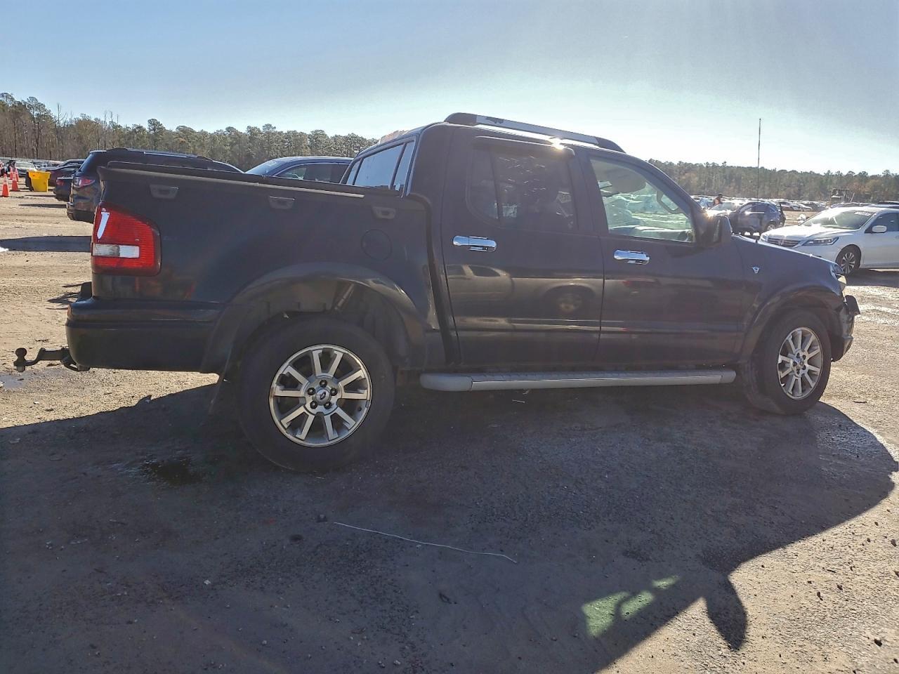 2007 Ford Explorer Sport Trac Limited - Image 3