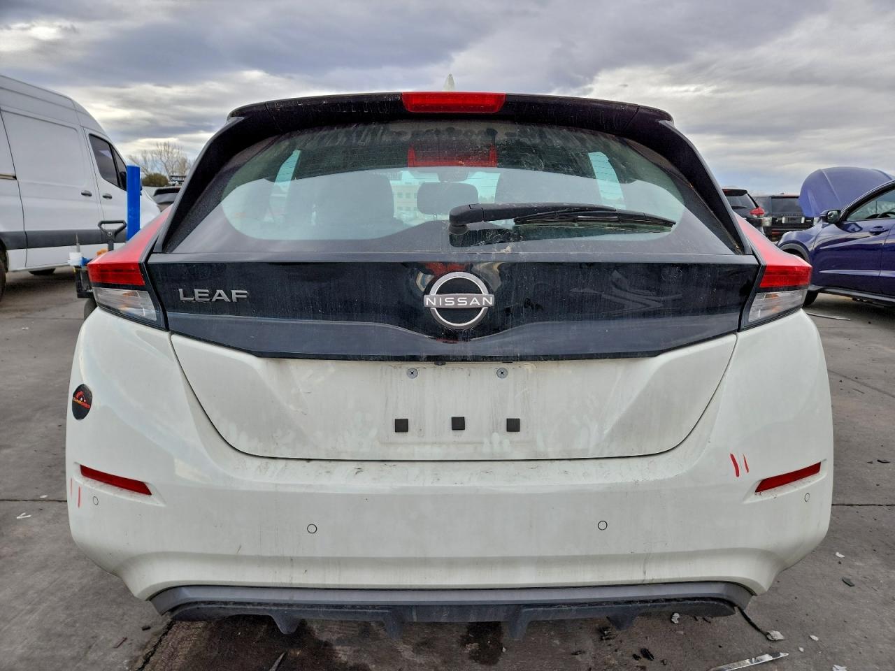 2025 Nissan Leaf S - Image 6